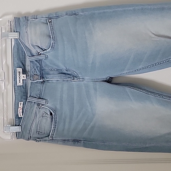 Vigoss, Size 28, Thompson Tomboy Jeans, Light Wash, Gently Used Condition. - Picture 12 of 14